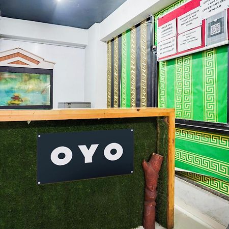 Hotel O Day Night Rooms Surate Extérieur photo