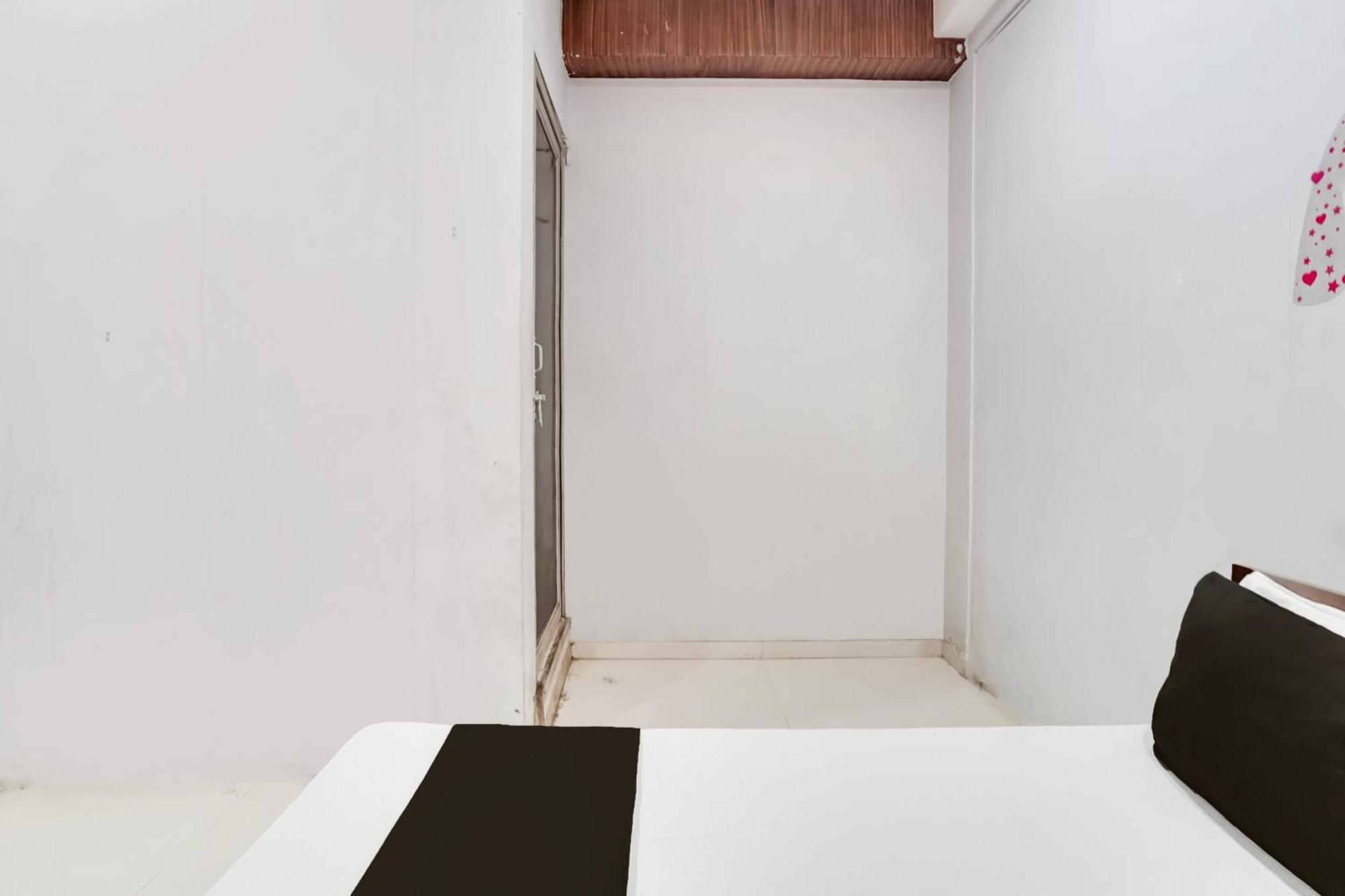 Hotel O Day Night Rooms Surate Extérieur photo