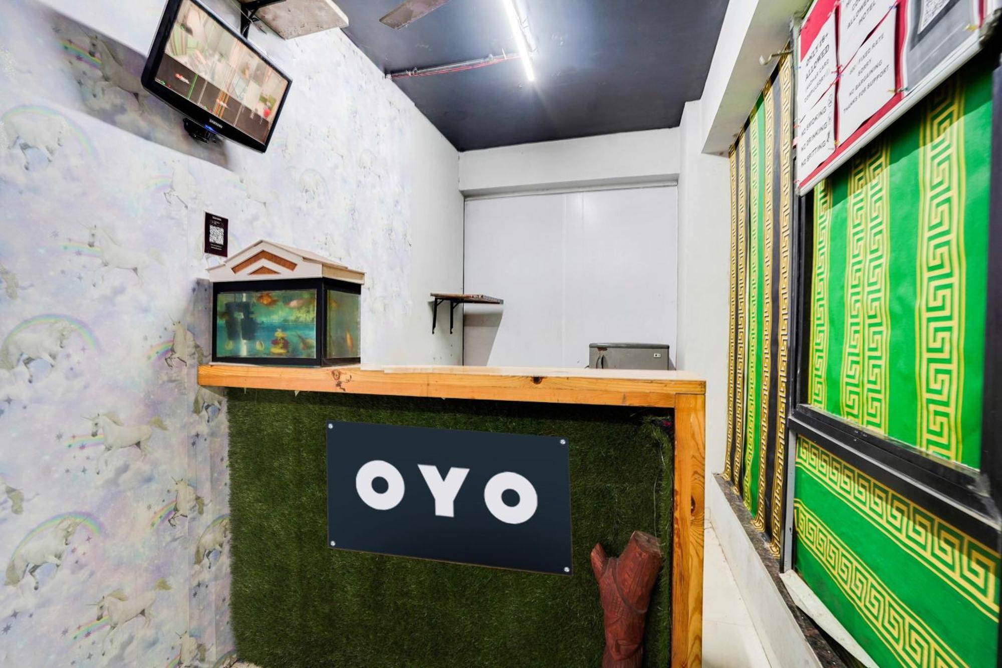 Hotel O Day Night Rooms Surate Extérieur photo