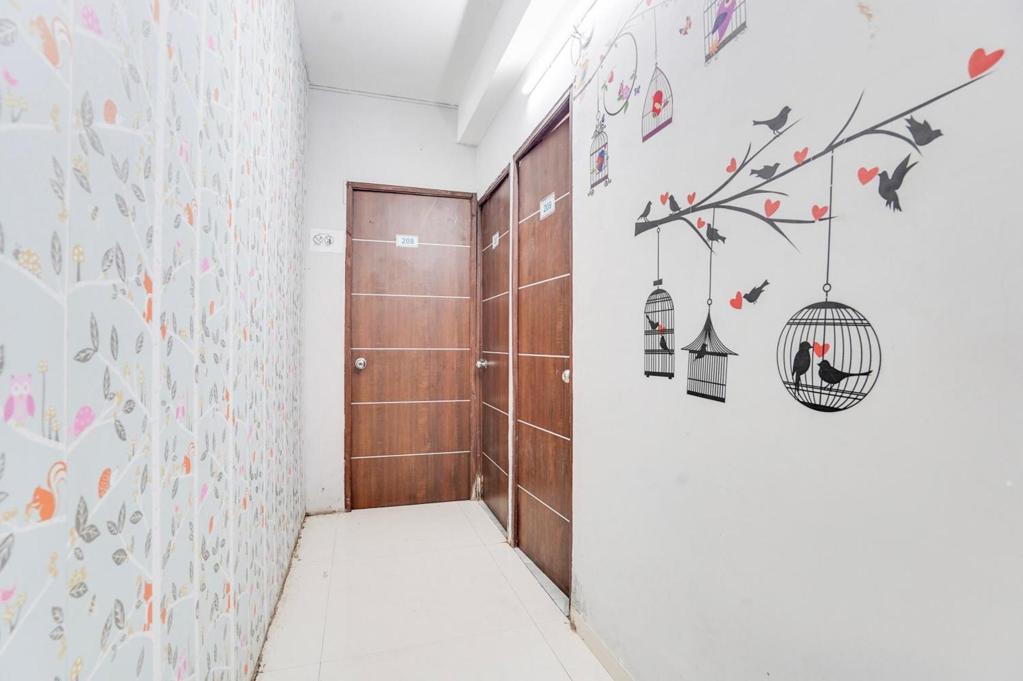 Hotel O Day Night Rooms Surate Extérieur photo