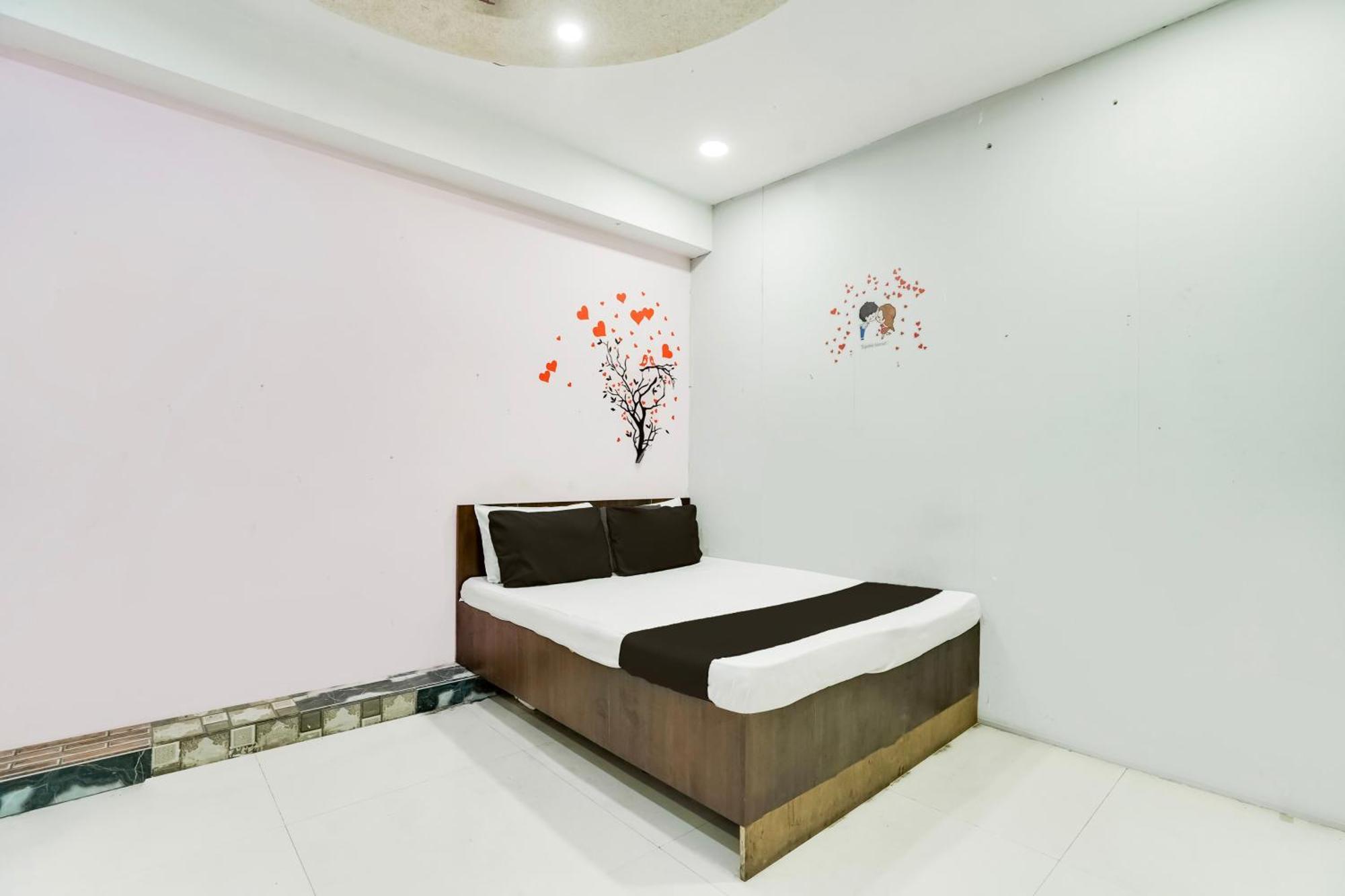 Hotel O Day Night Rooms Surate Extérieur photo