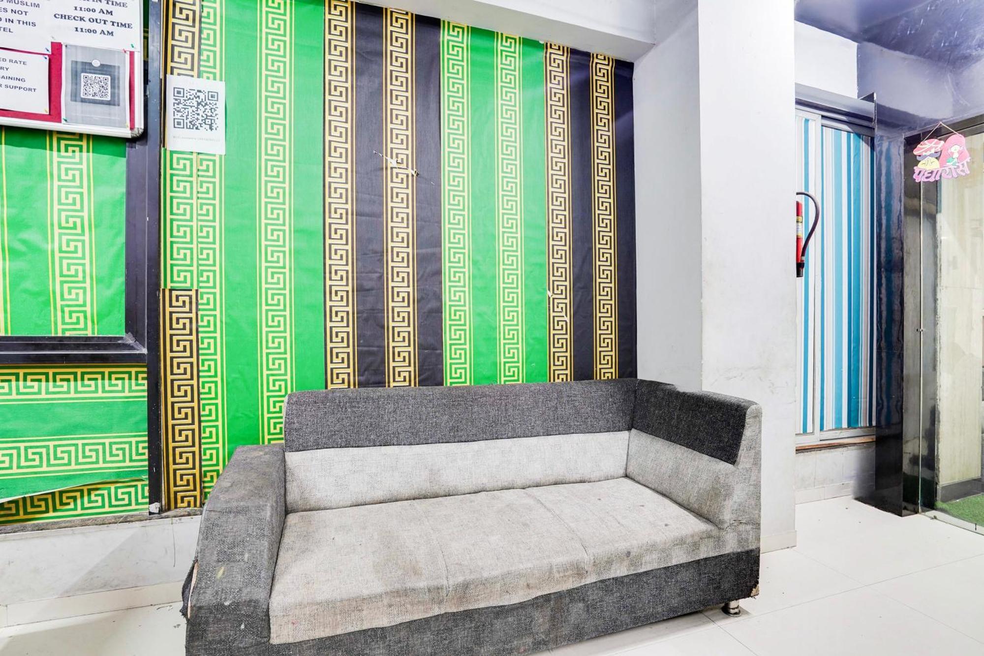 Hotel O Day Night Rooms Surate Extérieur photo