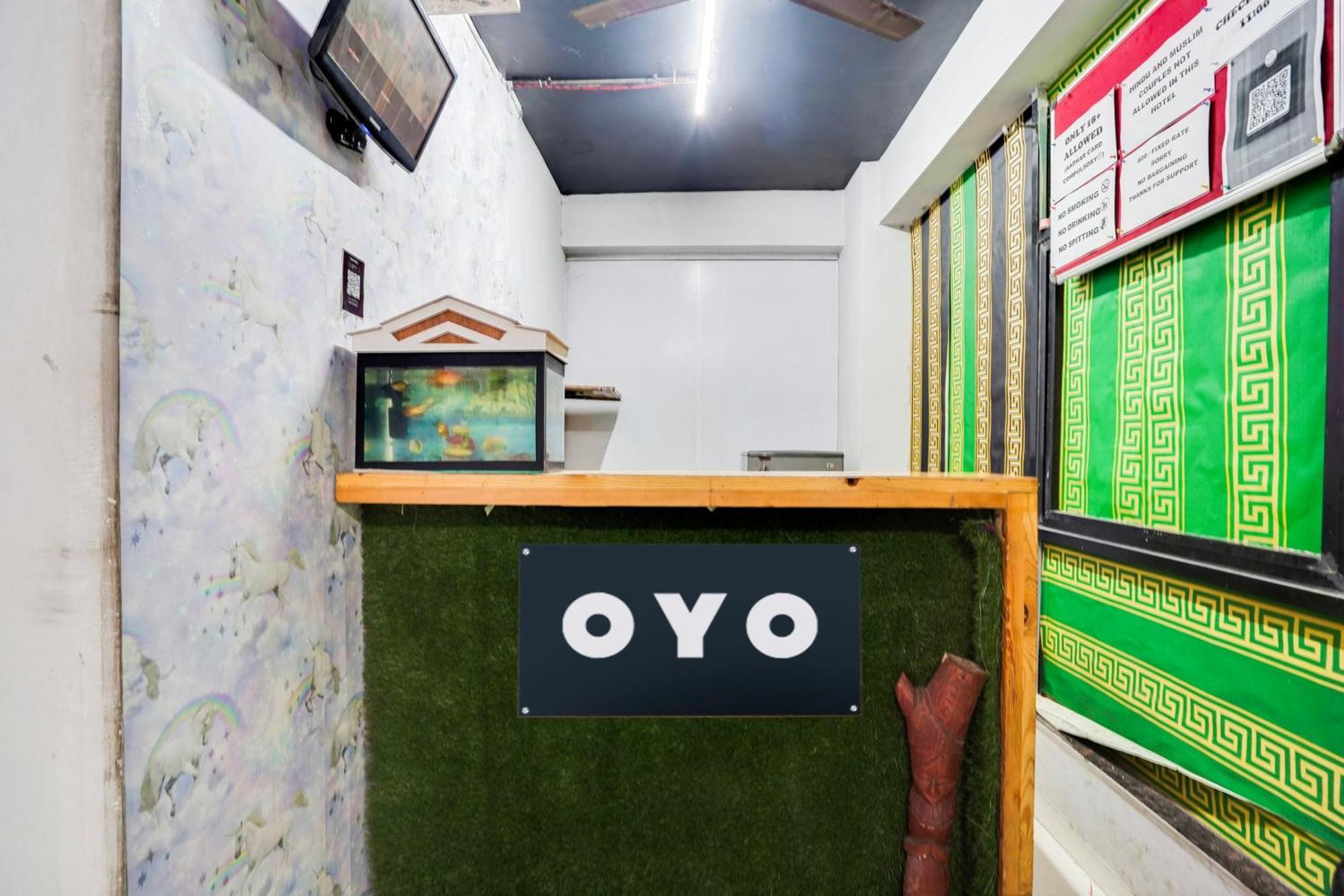 Hotel O Day Night Rooms Surate Extérieur photo