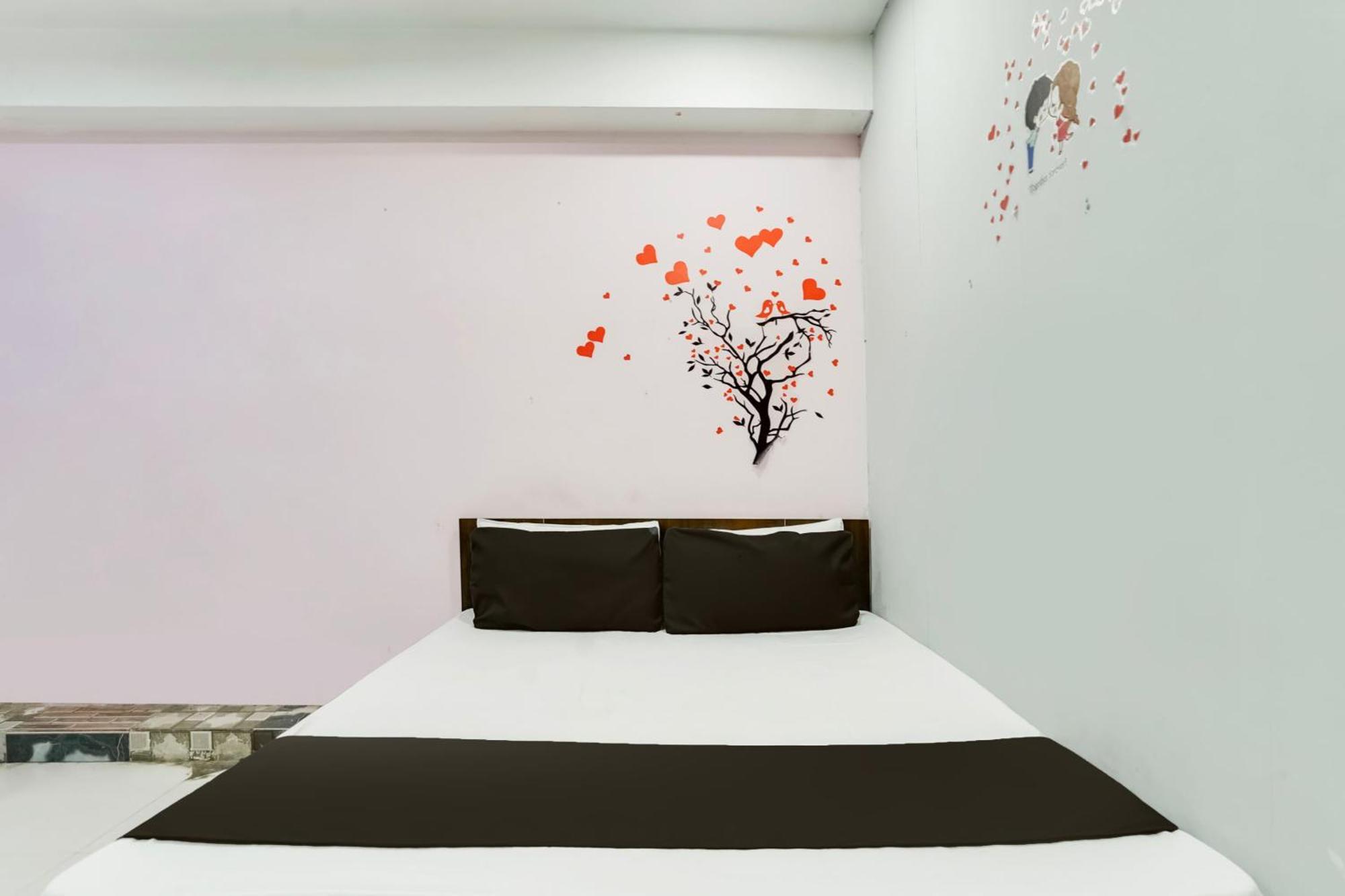 Hotel O Day Night Rooms Surate Extérieur photo