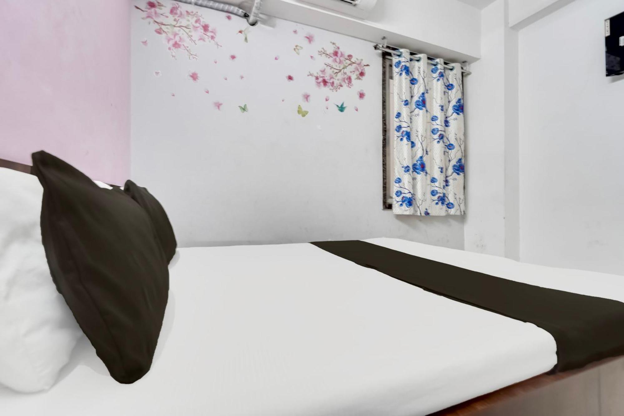 Hotel O Day Night Rooms Surate Extérieur photo